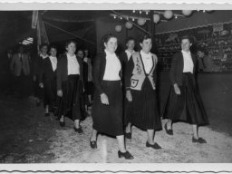 sangerfest 1954  16 mit schiessbude im hintergrund
